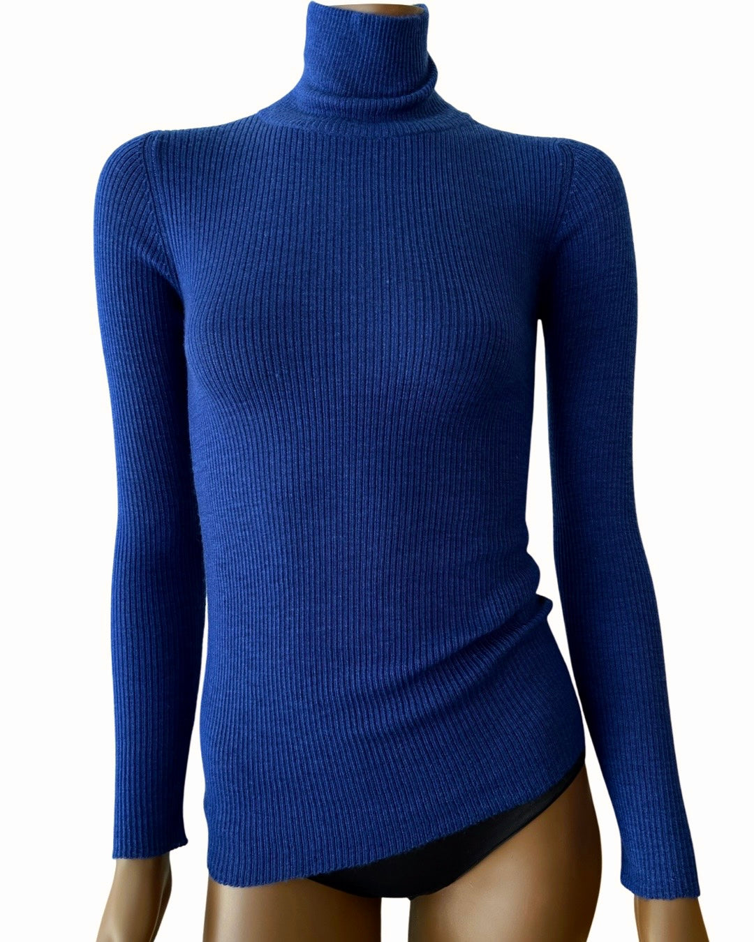 Feather weight cashmere turtleneck sweater in klein blue — Ryan